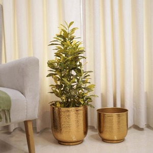 Vase de table moderne en aluminium, fait main, finition dorée, design côtelé, pot de plante décoratif, Jaffs Exports JE768 pour l'inauguration de maison - Product Image 1