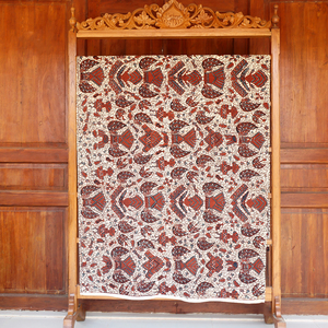 Tela de Algodón Batik Tulis Indonesiana Hecha a Mano con Diseño Tradicional Sidoluhur Canthol, Motivo Rojo Sogan, para Decoración del Hogar y Bolsas - Product Image 4