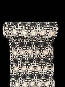 Tissu en coton GPO géométrique noir et blanc de qualité supérieure, directement de l'usine - Matière en dentelle guipure à contraste élevé pour robes - Product Image 2