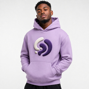 Sweat à capuche pour homme avec impression en relief attrayante, détails surélevés et construction douce, conçu pour les tenues décontractées et le streetwear. - Product Image 6
