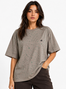 Camiseta de mujer con pedrería dispersa, logo personalizado, hombros caídos, estilo streetwear moderno, DTG, oversize, azul rey, top con pedrería - Product Image 5