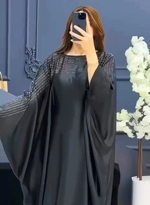Abayas élégantes et modestes brodées à la main pour femmes - Product Image 2