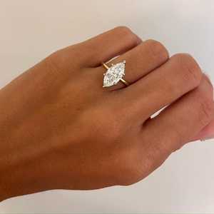 Bague de fiançailles solitaire marquise 2,50 carats en diamant de laboratoire serti à griffes, style minimaliste, pour demande en mariage, vente en gros, or massif 14k 18k - Product Image 2