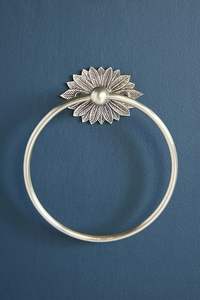 Anillo para toallas de mano de aluminio con aspecto cromado pulido, elegante organizador de baño para renovaciones, constructores y contratistas - Product Image 6