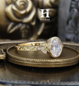 Bague de fiançailles ovale tendance, motif celtique médiéval Triquetra, bague d'anniversaire gravée, or 10K 14K - Product Image 4