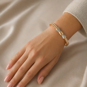 Bracelet jonc en or rose 18 carats avec diamants pour femme, design géométrique élégant, bijoux fins, cadeau pour mariage ou fête, finition polie haute brillance - Product Image 4