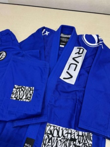 Lot RVCA Shoyorol bleu sur mesure # Kimono de Jiu-Jitsu Brésilien Bleu 105, Uniforme de Jiu-Jitsu Personnalisé Bleu 105 - Product Image 2