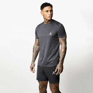 Vêtements de sport de jogging d'été personnalisés de haute qualité en gros Nouveau survêtement de gymnastique en polyester et short court 2 pièces Ensemble de t-shirts pour hommes - Product Image 1