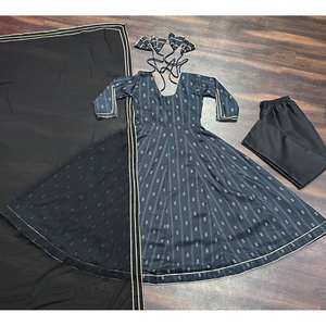 Hermoso Conjunto de Traje Anarkali Talla XS para Fiestas, Estampado Digital con Diseño Elegante - Product Image 5