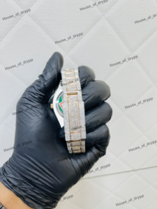 Reloj Hip Hop con Esfera Verde y Diamantes de Moissanita, con Función de Fecha, Diseño Plateado en Rodio sobre Acero Inoxidable - Product Image 3