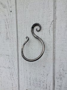 Anneau porte-serviettes en métal au design moderne avec finition durable pour une embellissement élégant de l'intérieur de la salle de bain - Product Image 5