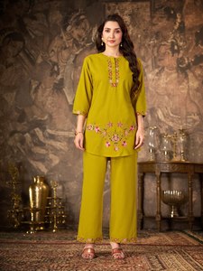Ensemble Kurta et Palazzo en rayonne jaune moutarde pour femme avec broderie florale, tenue décontractée ethnique - Product Image 1