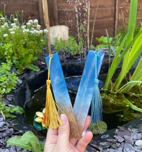 Marque-pages personnalisés en résine gaufrée motif marguerite avec nom – Idées cadeaux pour femmes et fête des Mères - Product Image 2