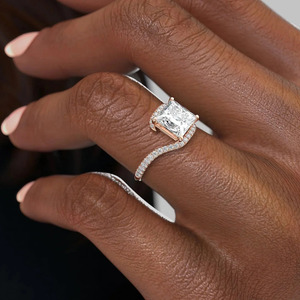 Anillo de Diamantes con Forma de Corazón de 3 Filas en Oro Amarillo - Product Image 2