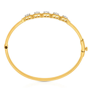Brazalete de Cinco Haloes con Diamantes, Marco Delgado de Oro Amarillo y Diseño de Racimo Geométrico - Product Image 4
