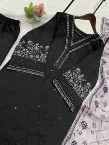 Conjunto de Traje Palazzo de Tela Romana Premium Bordada para Mujer con Lentejuelas y Dupatta de Organza - Product Image 4