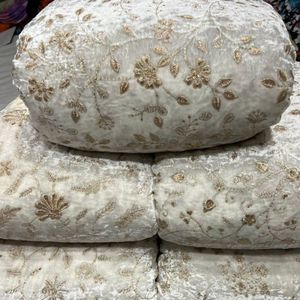 Housse de coussin en velours brodé avec motif floral pour la décoration de la maison, tissu en polyester de poids moyen - Product Image 6