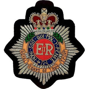 Badge de blazer de luxe brodé à la main avec fil doré, couleurs et logos personnalisés, fixation par épingle de sûreté pour uniformes, vestes et blazers - Product Image 3