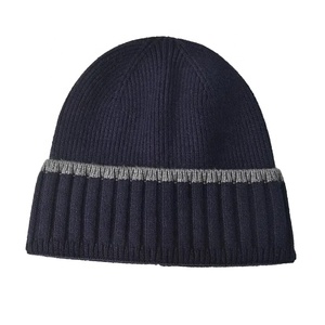 Gorro de acrílico acanalado personalizado unisex, gorro de punto para invierno con puño plegable, gorro para clima frío para uso en exteriores. - Product Image 2