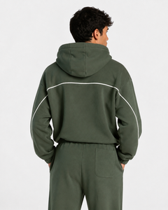 Sudadera con Capucha para Hombre en Verde Caqui con Líneas en Contraste, Logotipo Personalizado, Estilo Casual, Talla Grande, Sudadera de Felpa Premium - Product Image 4