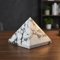 Pyramide en howlite naturelle, pierre de guérison, énergie Feng Shui, décoration de méditation, fabricant et fournisseur en gros d'Inde