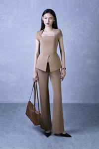 Chemisier élégant pour femme de bureau du Vietnam, à manches courtes, col carré ou en U, avec boutons ornés et détail corset KA15 - Product Image 2