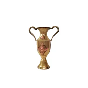 趋势冠军奖杯花瓶现代风格超级销售奖印度金属工艺品惊人的黄铜花瓶带手柄