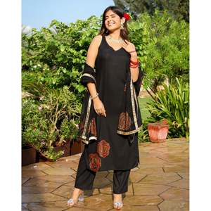 Conjunto de Traje Pintado a Mano en Color Negro, Talla XS, Marca Manya - Product Image 1