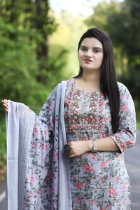 Conjunto de Kurta y Patiala con Estampado Floral para Mujer con Dupatta – Elegante Conjunto Étnico de Algodón para Mujer - Product Image 6