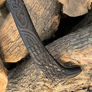 Hacha Estilo Tomahawk Vikinga Industrial Hecha a Mano, Hoja de Acero al Carbono, Mango de Madera, Diseño Nórdico Rústico para Camping, Bushcraft y Trabajo en Madera - Product Image 4