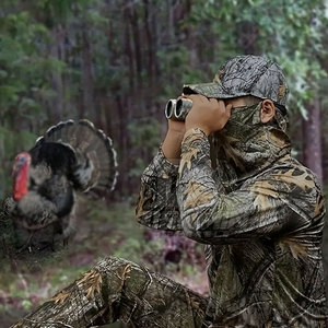 Dépassez vos limites avec des chemises de performance pour hommes conçues pour les entraînements intenses, la course à pied et les activités énergiques. - Product Image 5