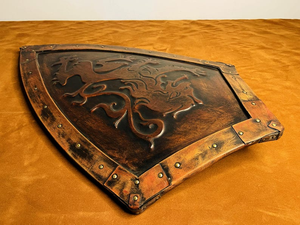 Bouclier médiéval en métal, finition bronze antique, art mural décoratif avec motif de dragon héraldique en relief - Product Image 5