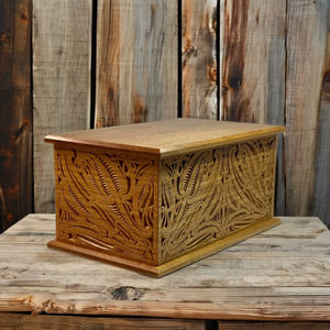 Urna moderna hecha a mano de madera maciza para mascotas caja de urna de madera cuadrada y rectangular personalizable con tapa deslizante para suministros funerarios - Product Image 1