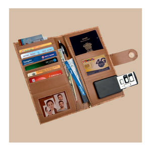 Porte-cartes et passeport professionnel tout-en-un en résine Liviya, modèle 195, avec impression en relief pour cadeaux promotionnels - Product Image 3