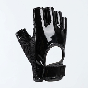 Guantes de agarre para pole dance para mujer, ofrecen un manejo seguro, tela suave, soporte cómodo y ropa versátil para clases de pole dance. - Product Image 6