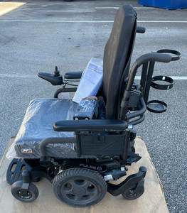 Fauteuil roulant électrique New Sunrise Medical Pulse 6 noir avec joystick, très demandé - Product Image 2