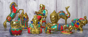 Deepak tradicional hecho a mano, Deepak artesanal de latón, Diya de diseño moderno, linterna decorativa, pieza decorativa artesanal. - Product Image 3