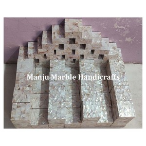 Boîtes à bijoux en bois poli faites à la main avec incrustations, logo personnalisé, 10 x 10 cm, prix bas, boîtes à bagues pour présentation et emballage de bagues - Product Image 3