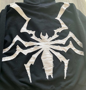 ผู้ผลิตขายส่งเสื้อฮู้ดดี้ผู้ชายแบบหนาพิเศษ ตัดเย็บแบบไหล่ตก พร้อมปักลายแมงมุม - Product Image 6