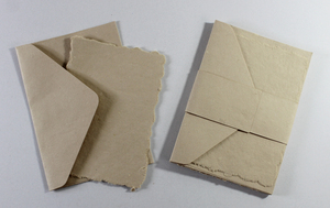 Carte artisanale colorée 250 g/m² à bords festonnés avec enveloppe assortie, papier recyclé fait main à partir de fibres de coton - Product Image 3