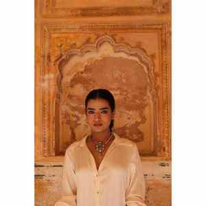 Collar choker étnico de plata de ley 925 estilo antiguo Kundan con piedra verde y perlas doradas para novias - Product Image 3