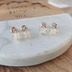 Boucles d'oreilles clous en argent sterling 925 plaqué or avec pierre de lune arc-en-ciel et zircon cubique délicat, bijou de naissance, cadeau pour femme, mariage et soirée - Product Image 2