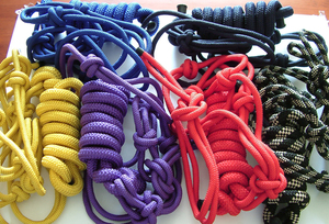 Cabestro de cuerda fuerte y suave ajustable para entrenamiento de caballos Estilo de silla de montar occidental con opciones multicolores - Product Image 2