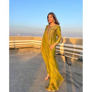 Ensemble haut et bas jaune taille unique pour femme LC Designer avec dupatta pour les occasions spéciales - Product Image 5