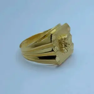 Bague traditionnelle en or Ganesha avec des détails gravés complexes et un design de bande masculine robuste, idéale pour les bijoux spirituels masculins. - Product Image 2