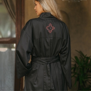 เสื้อคลุมกิโมโนโบโฮสีดำ ผ้าซาติน ผ้าฝ้ายออร์แกนิก เสื้อคลุมสำหรับงานเทศกาล เสื้อคลุมคาร์ดิแกนแบบยาว เสื้อคลุมแบบพันรอบตัว เป็นมิตรกับสิ่งแวดล้อม เสื้อแจ็คเก็ตสำหรับผู้หญิง ใส่ได้ทุกวัน - Product Image 3