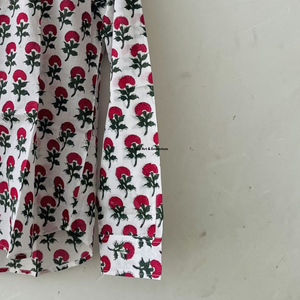 Camisa Casual de Mujer con Estampado Floral, Hecha a Mano con Técnica de Bloqueo, 100% Algodón Cambray, Cuello con Botones, Transpirable, Lavable, Color Rojo Verano - Product Image 6