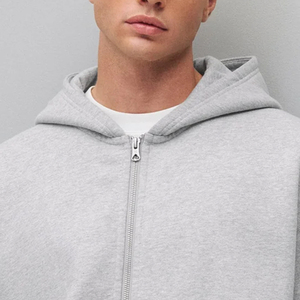 Sweat à capuche pour homme, couleur unie, fermeture éclair, design minimaliste, coutures durables, tissu confortable, pour les acheteurs en gros avec logo personnalisé - Product Image 2