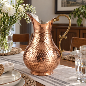 Carafe à eau ayurvédique en cuivre pur martelé nid d'abeille avec poignée en laiton ornée, style vintage, pour service et boissons - Product Image 4