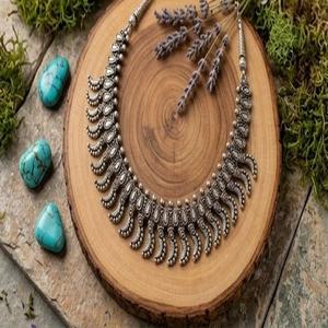 Collier long ajustable en argent oxydé traditionnel DIVYORO avec maillons plume pour femme, idéal pour mariage - Product Image 3